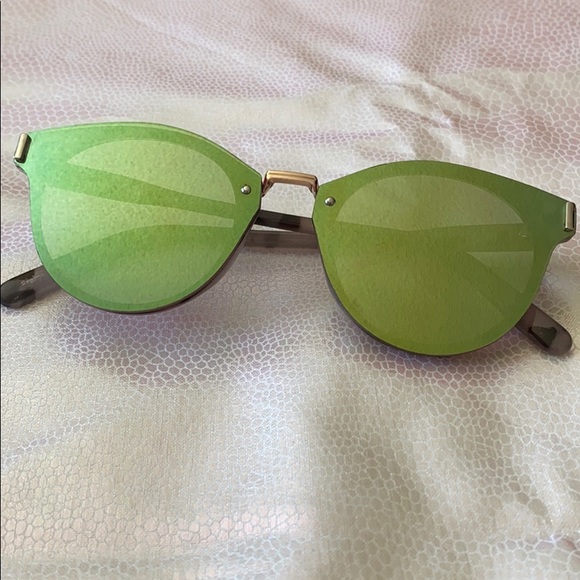 Multicolor flash lens sunnies - Picture 3 of 3